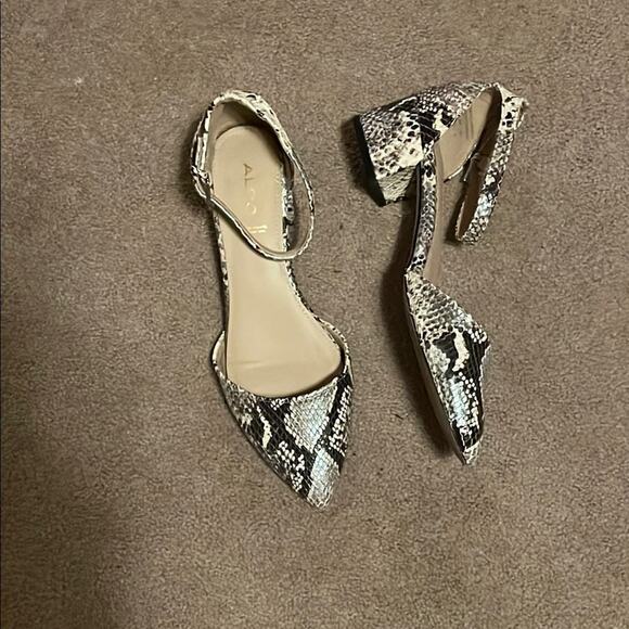 ALDO Snakeskin Pattern Leather Block Heel Shoe. 7.5 - Picture 2 of 4